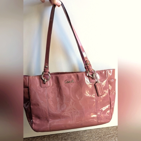 Coach Handbags - Coach Mauve Pink Patent Leather Tote *Flaws* 🩷 Bag